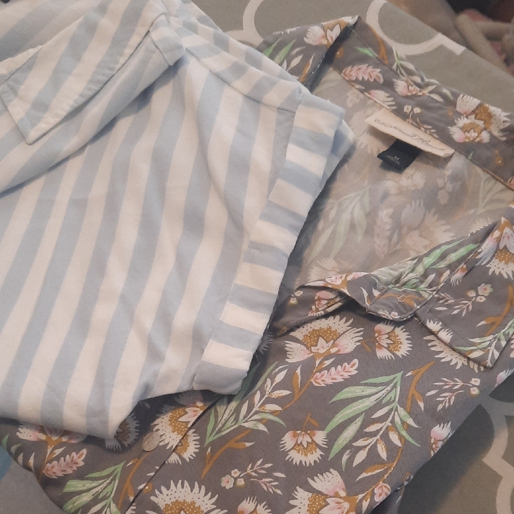 Universal Thread Gray Floral Top